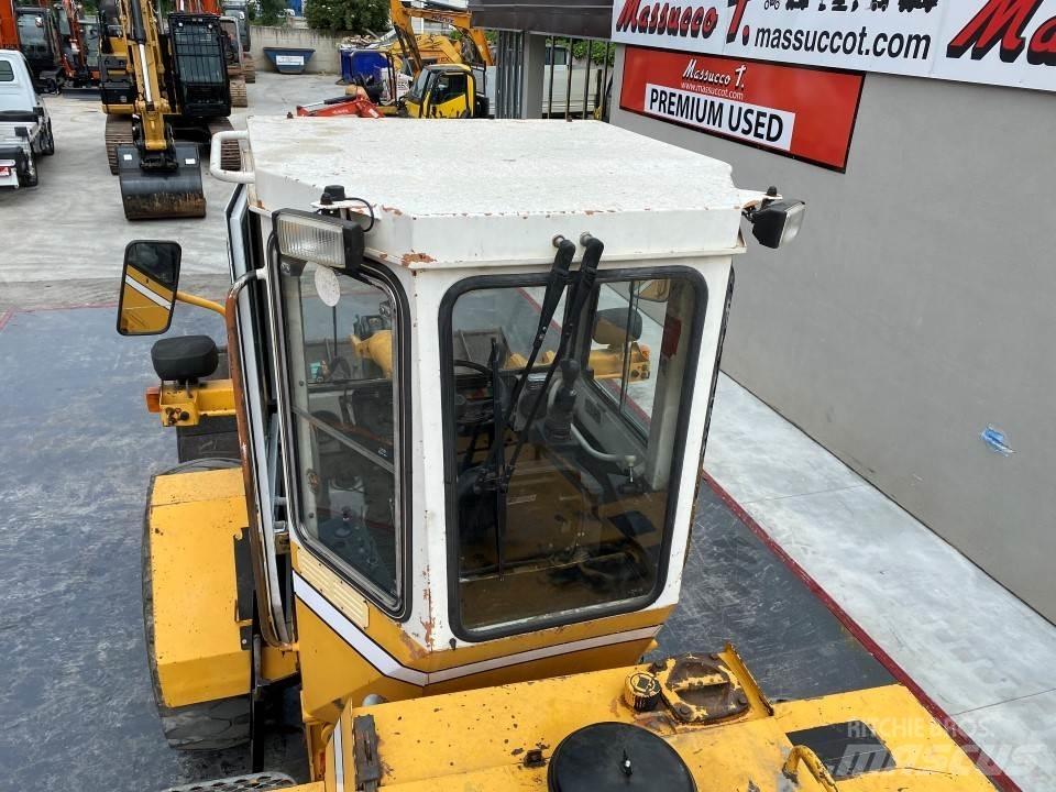Liebherr L521 Tekerlekli yükleyiciler