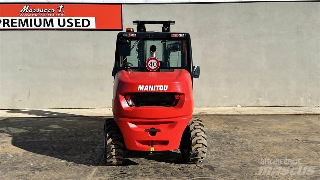 Manitou MC 30.4 4X4 Arazi tipi forklift
