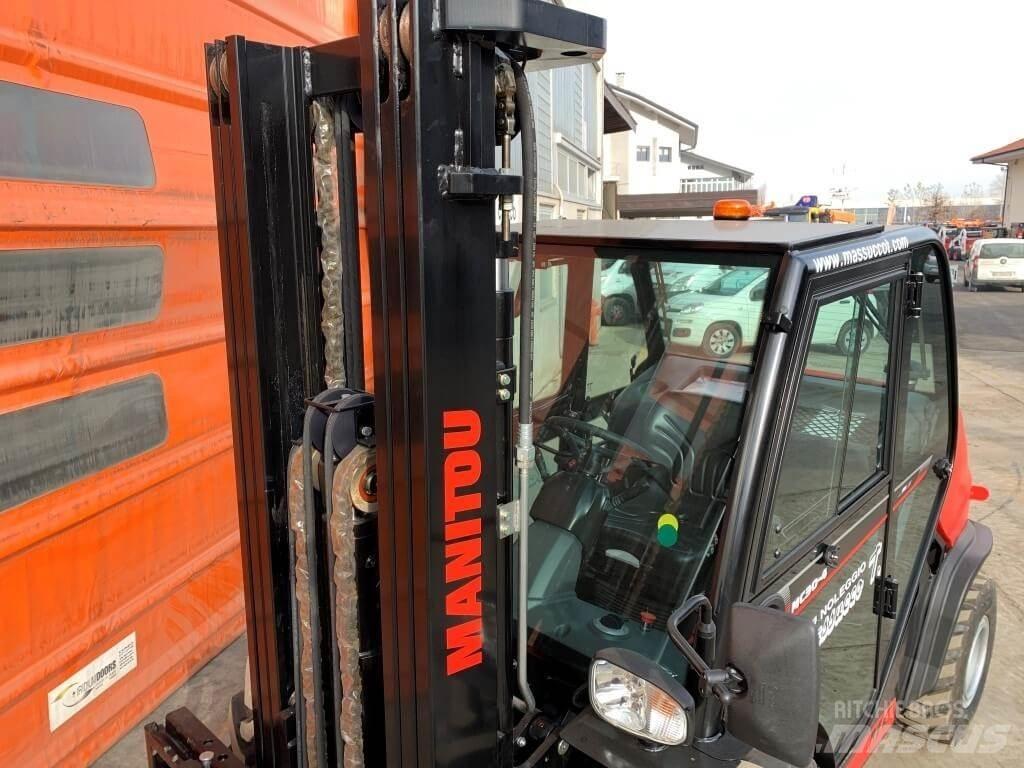 Manitou MC30-4 DK 4X4 Arazi tipi forklift