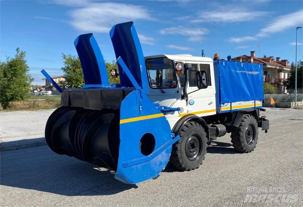 Mercedes-Benz UNIMOG Kar küreme biçaklari