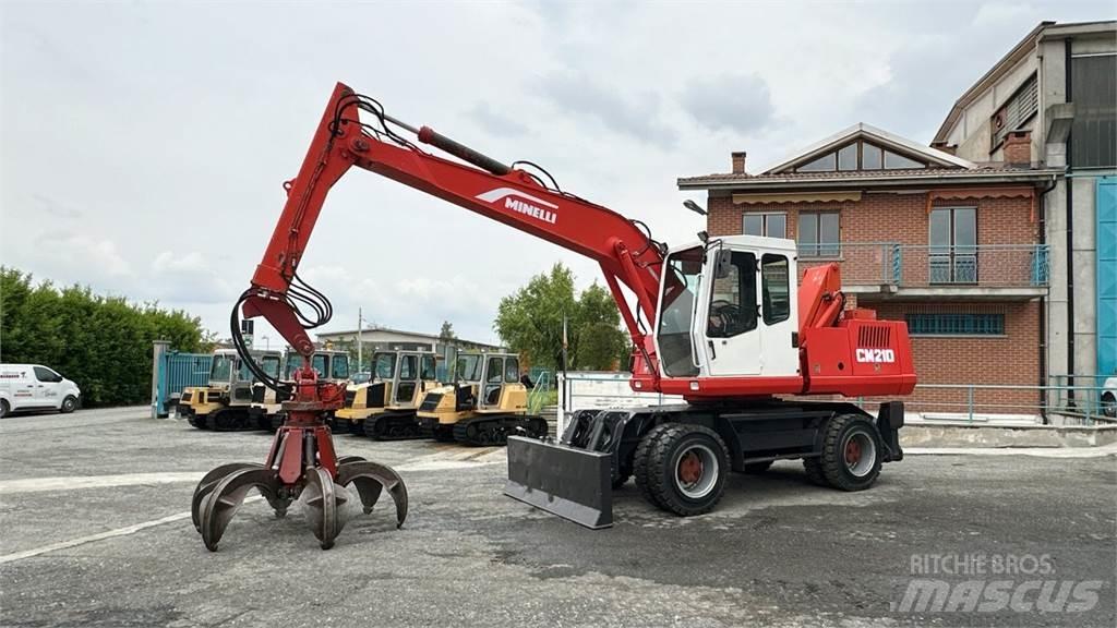 Minelli CM210 Lastik tekerli ekskavatörler