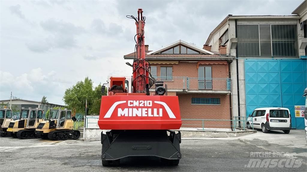 Minelli CM210 Lastik tekerli ekskavatörler
