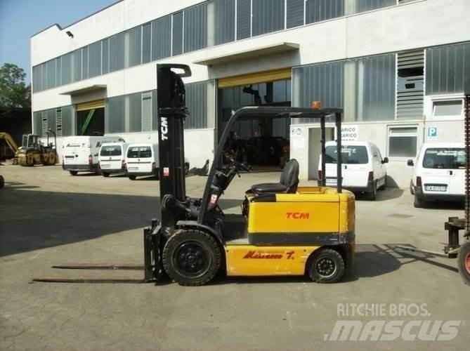 TCM VM400 FB30 Elektrikli forkliftler
