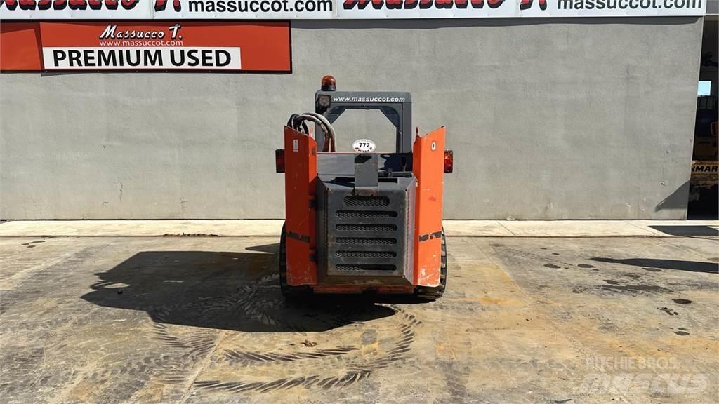 Thomas K680 Skid steer loderler