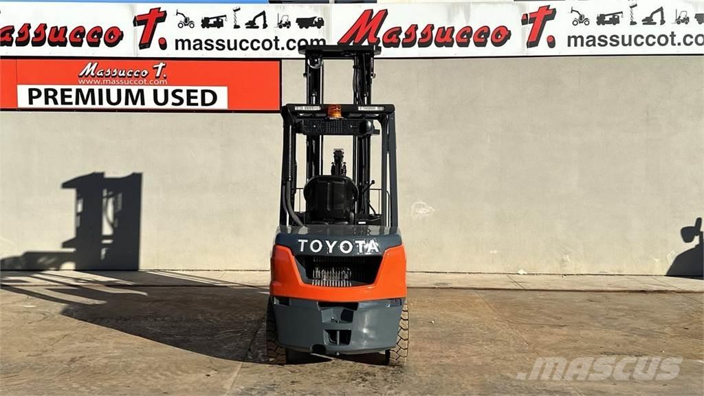 Toyota 52-8FDF30 Dizel forkliftler