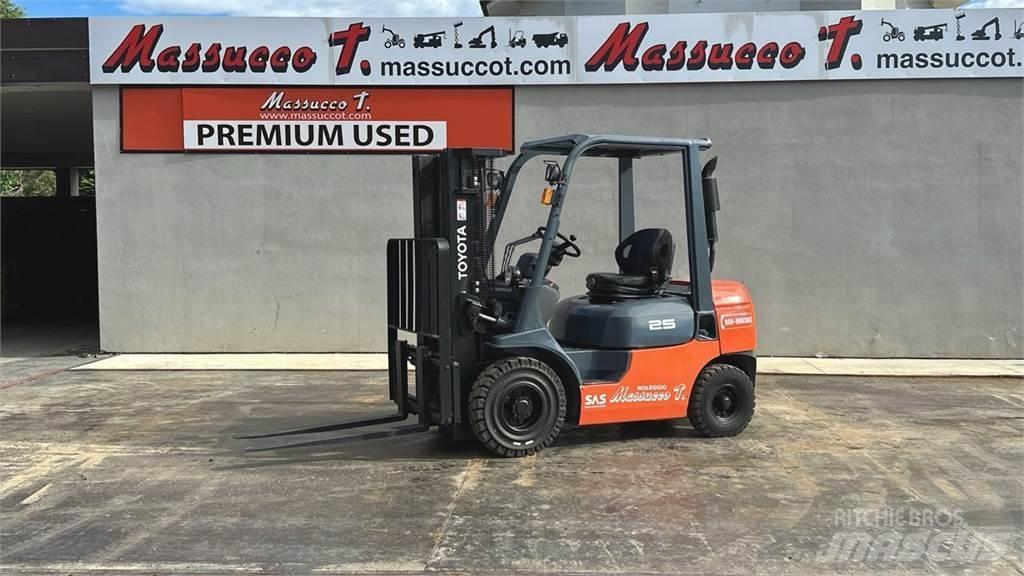 Toyota 62-7FDF25 Dizel forkliftler
