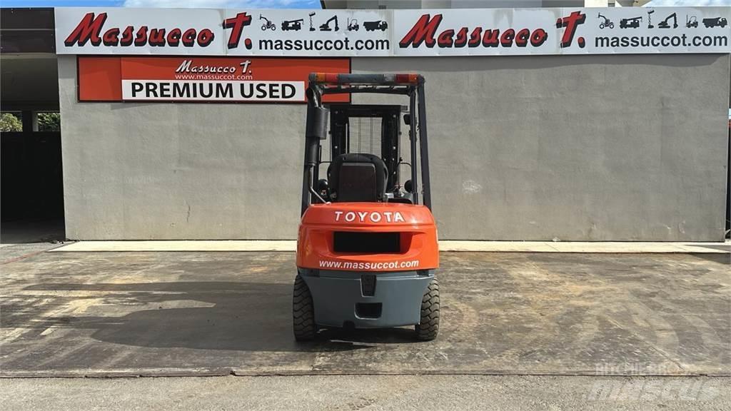 Toyota 62-7FDF25 Dizel forkliftler