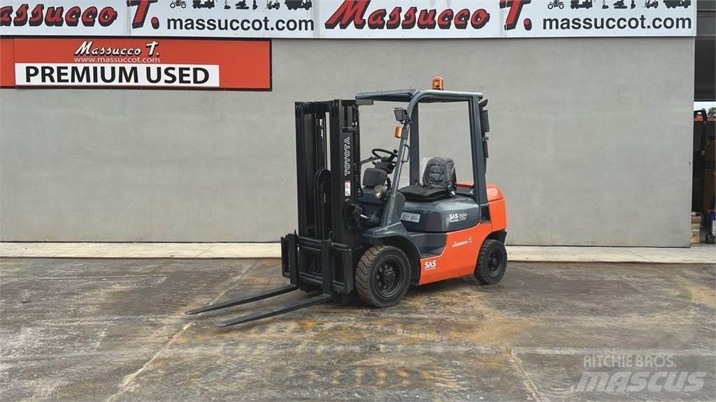 Toyota 62-7FDF25 Dizel forkliftler