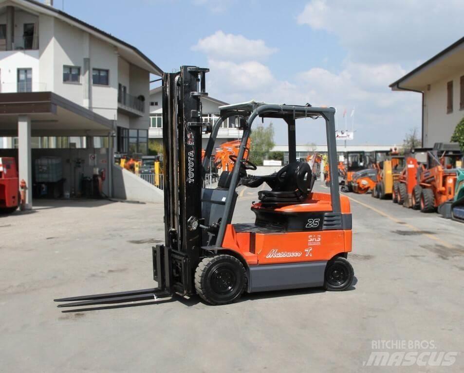 Toyota 7FBMF25 Elektrikli forkliftler