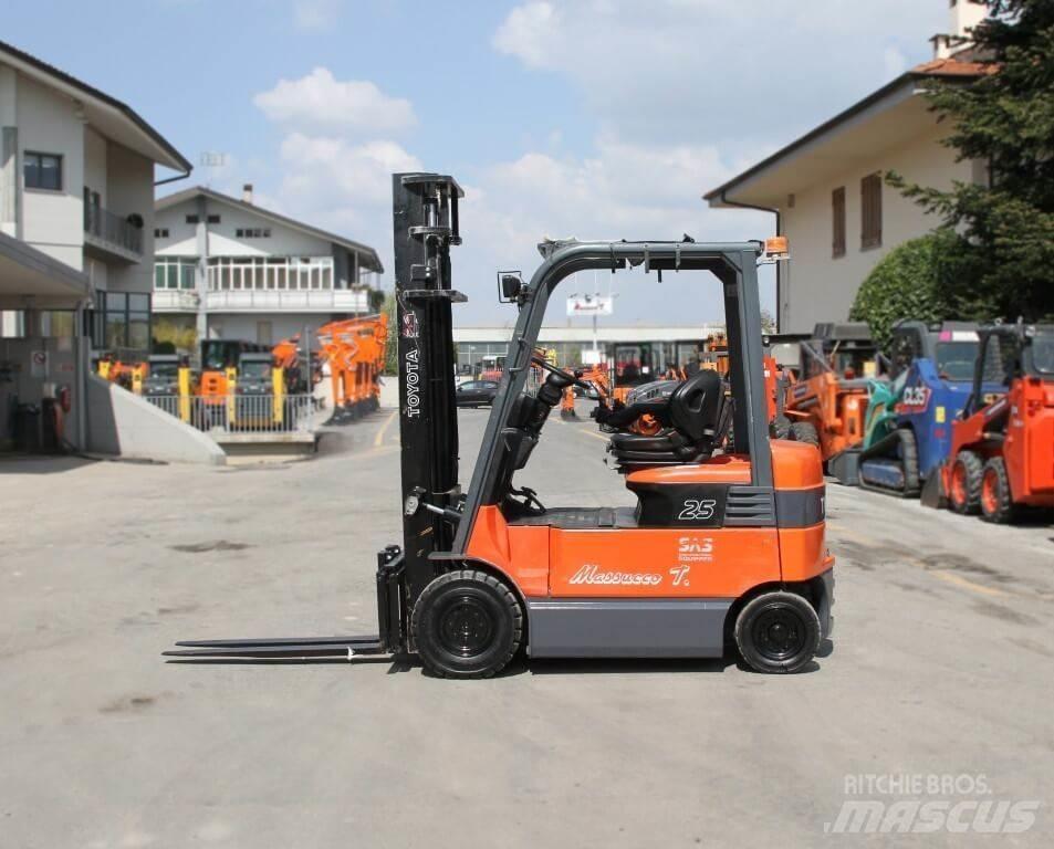 Toyota 7FBMF25 Elektrikli forkliftler