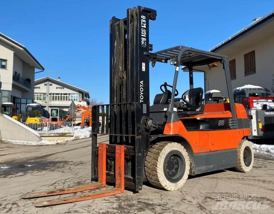 Toyota 7FBMF50 Elektrikli forkliftler