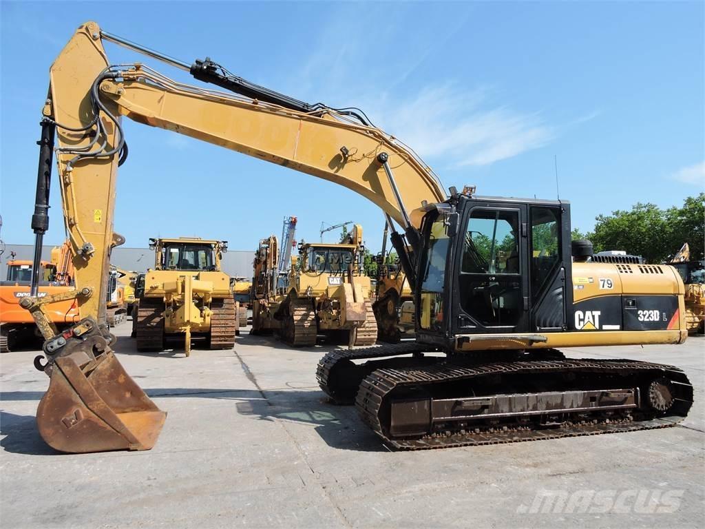 CAT 323D Paletli ekskavatörler