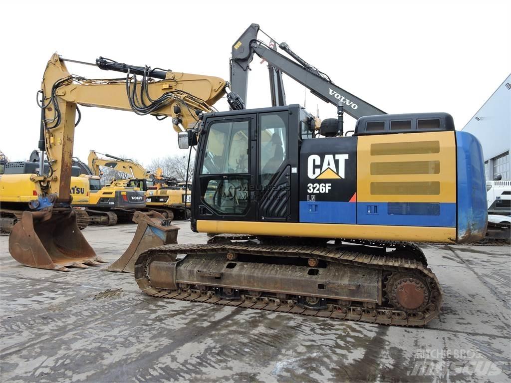 CAT 326F Paletli ekskavatörler
