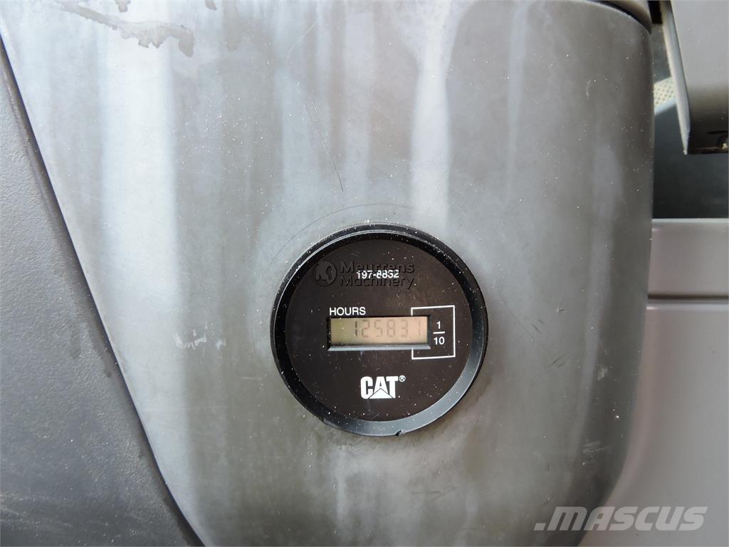 CAT M318D Lastik tekerli ekskavatörler
