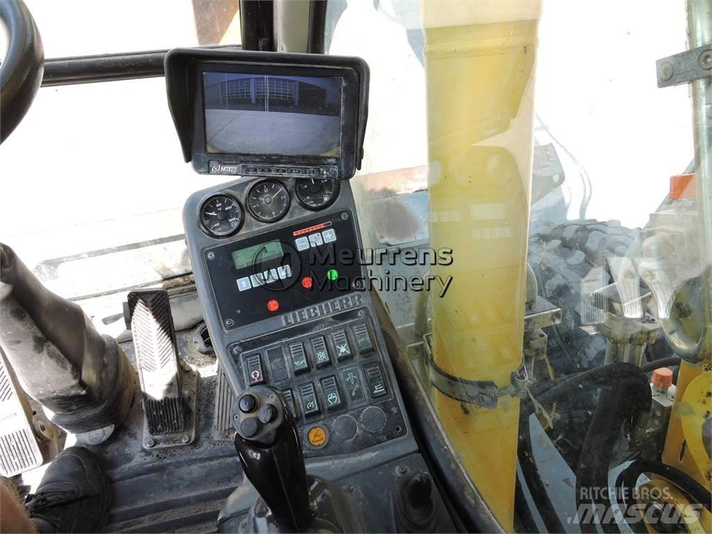 Liebherr A314 Lastik tekerli ekskavatörler