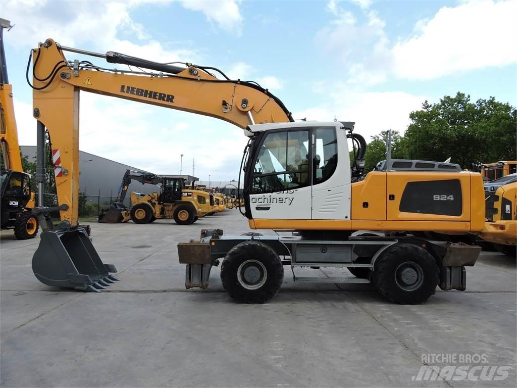 Liebherr A924 Lastik tekerli ekskavatörler