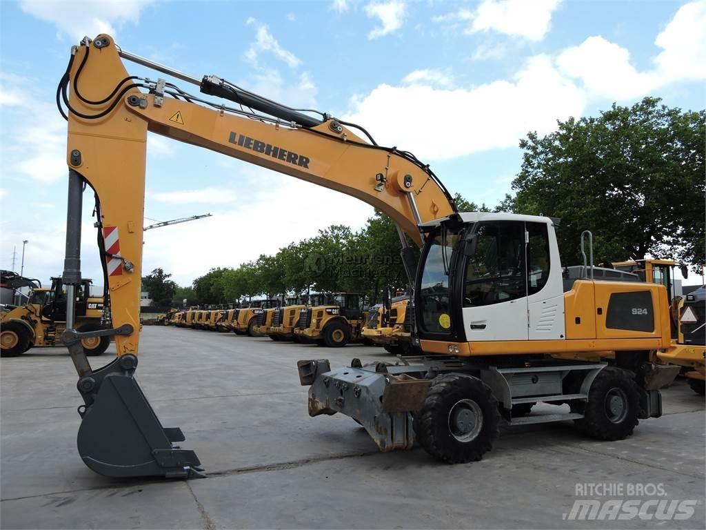 Liebherr A924 Lastik tekerli ekskavatörler