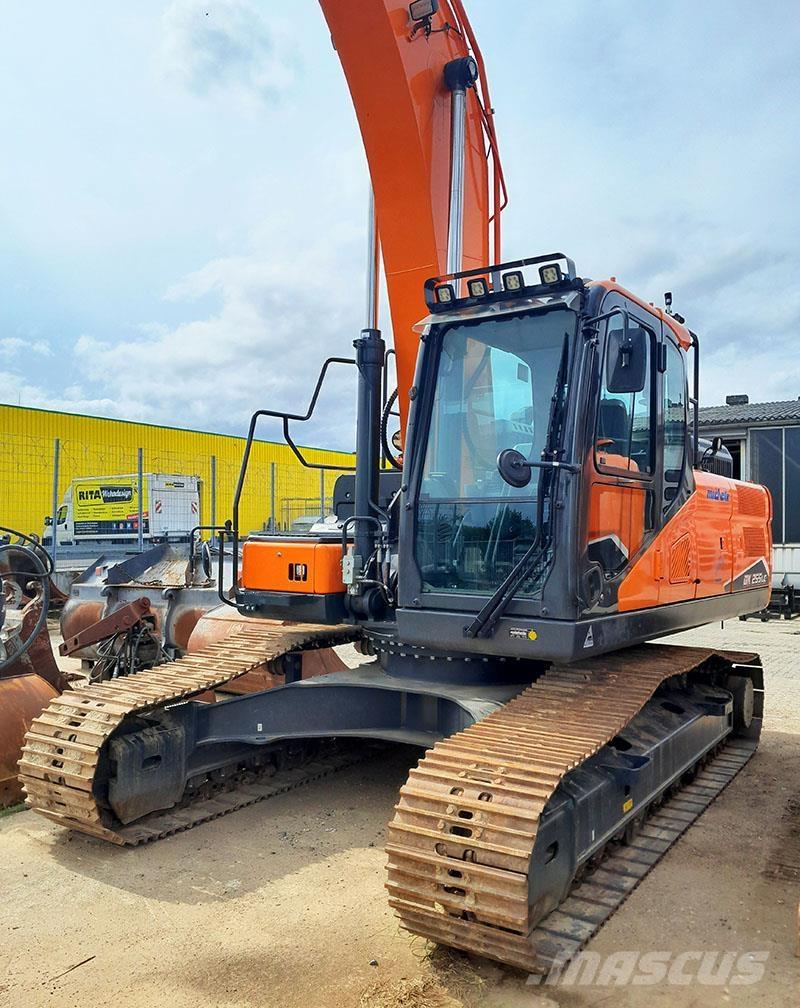 Develon DX 225 LC-7 Paletli ekskavatörler