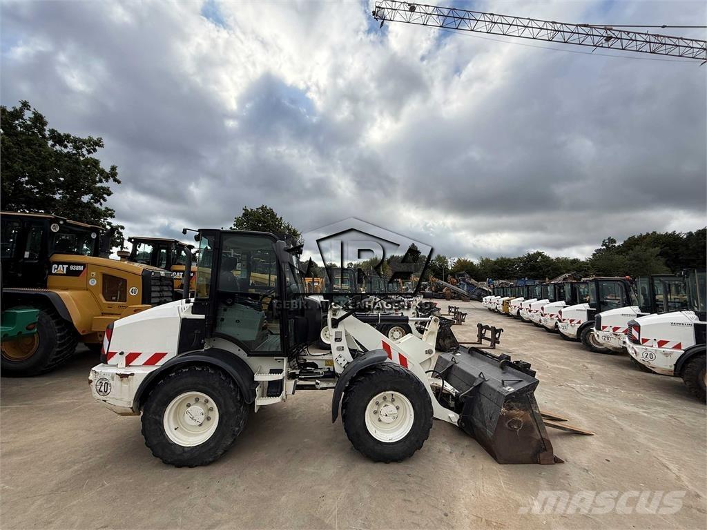 CAT 908M Tekerlekli yükleyiciler