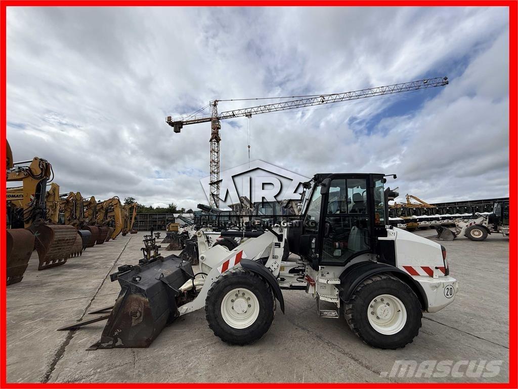 CAT 908M Tekerlekli yükleyiciler