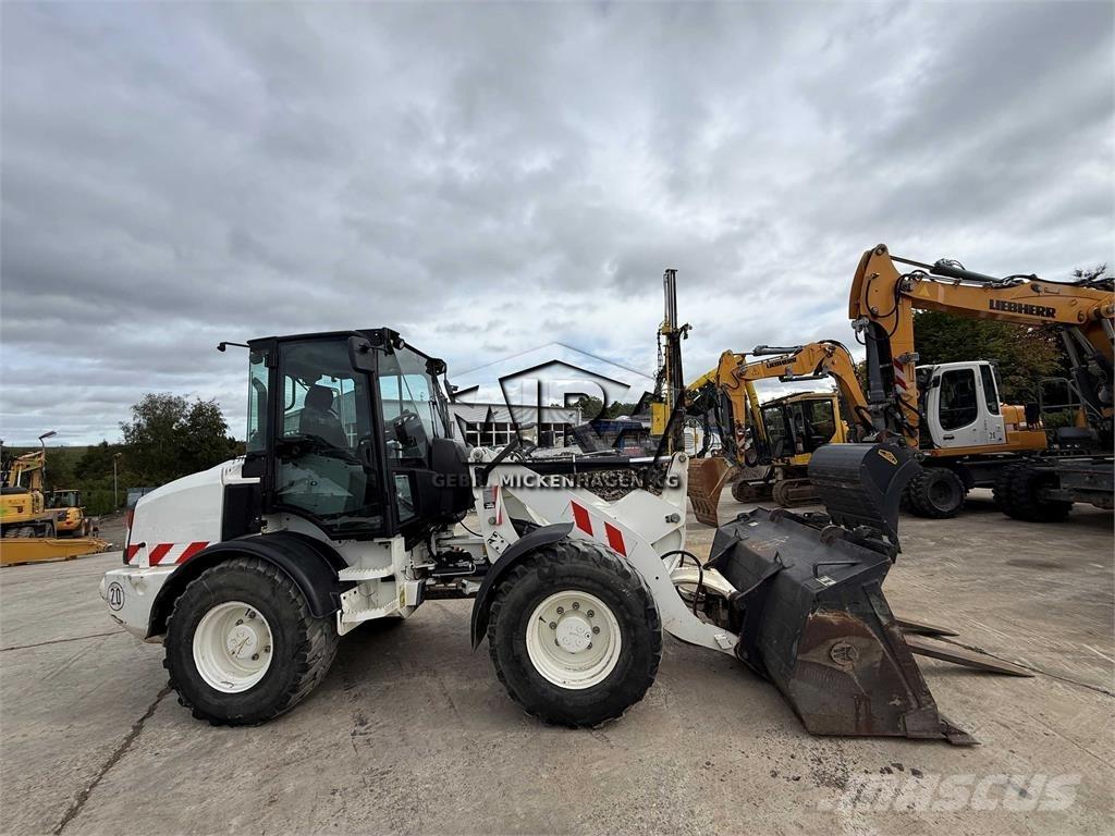 CAT 908M Tekerlekli yükleyiciler