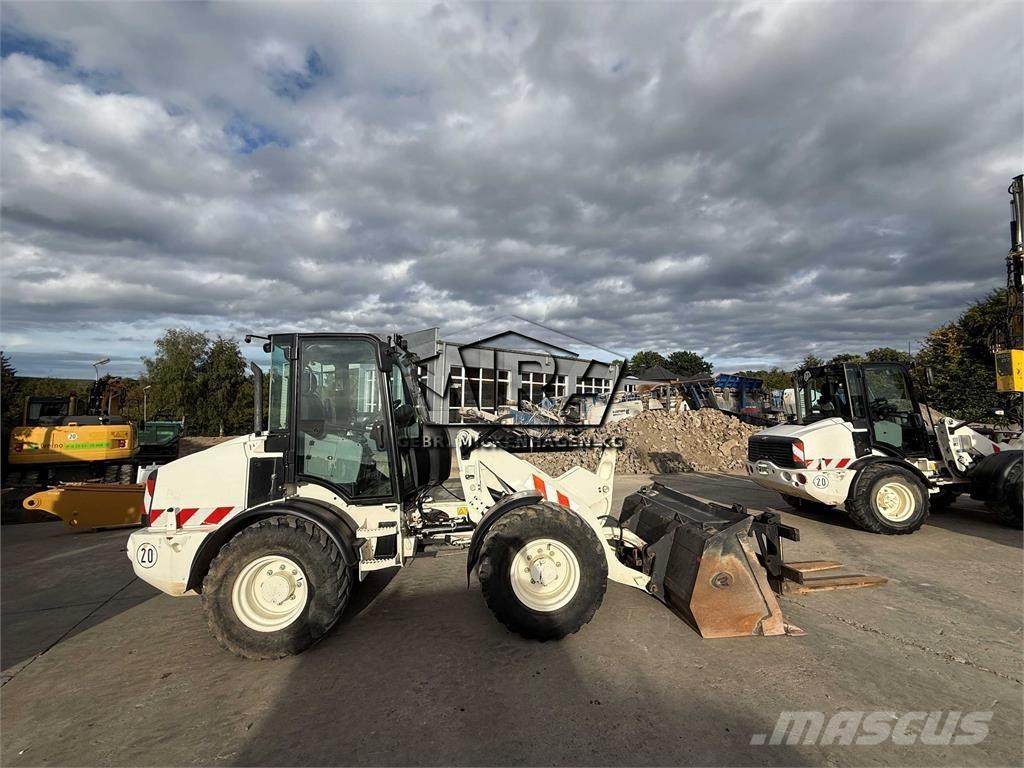 CAT 908M Tekerlekli yükleyiciler