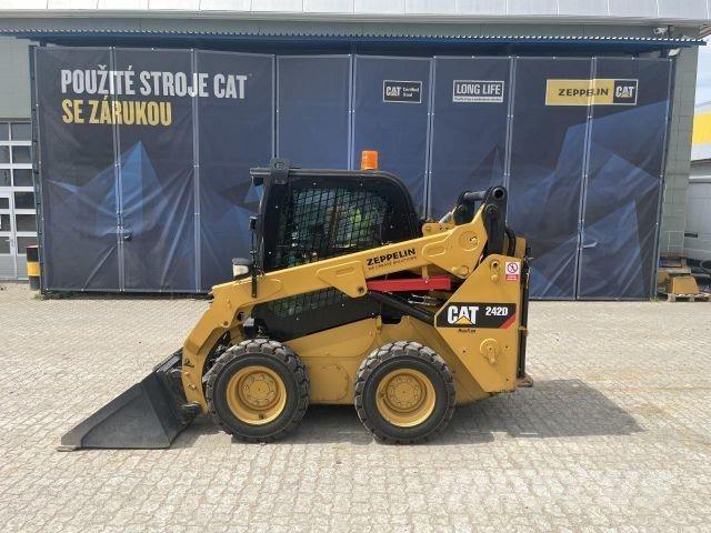 CAT 242D Diger