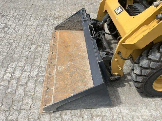 CAT 242D Diger