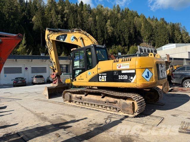 CAT 323D Paletli ekskavatörler