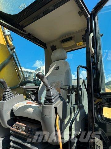 CAT 323D Paletli ekskavatörler