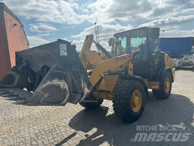 CAT 906 Tekerlekli yükleyiciler