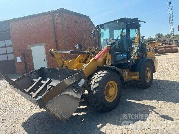 CAT 906 Tekerlekli yükleyiciler