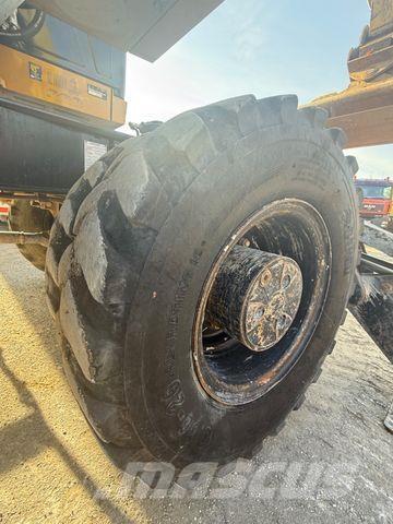 CAT M320 F Lastik tekerli ekskavatörler