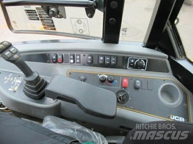 JCB TM220 Agri Ön yükleyici ve kazicilar