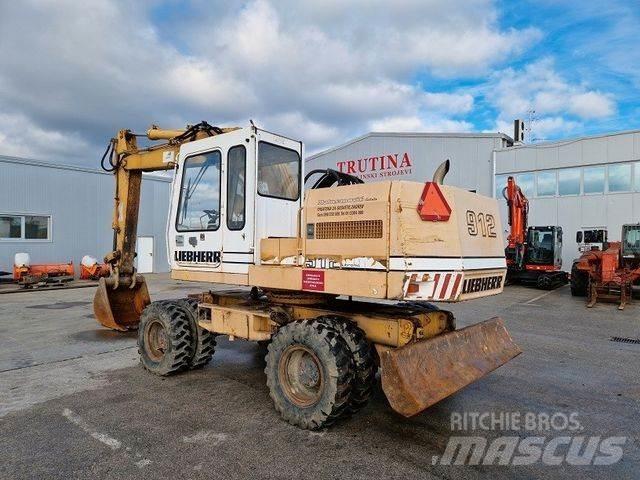 Liebherr A912 Lastik tekerli ekskavatörler
