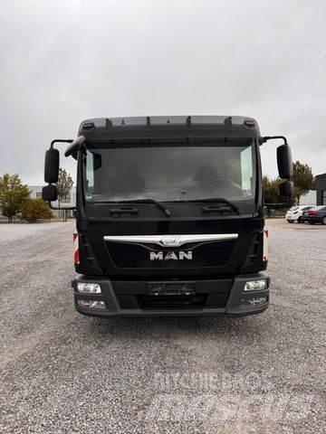 MAN 8.220 Pikaplar