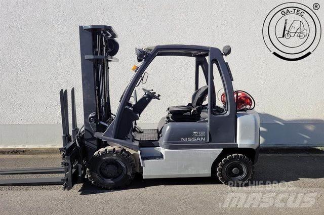 Nissan U1D2A25LQ LPG'li forkliftler