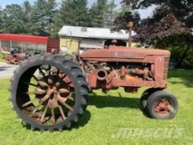 Farmall M Tractor Diger
