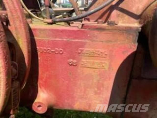 Farmall M Tractor Diger