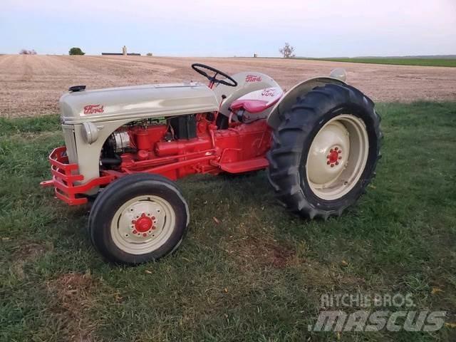Ford 8 N Tractor Diger