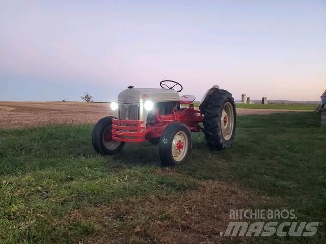 Ford 8 N Tractor Diger