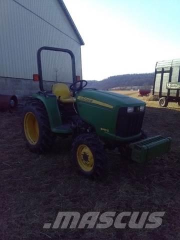 John Deere 3038E Diger