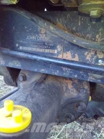 John Deere 3038E Diger