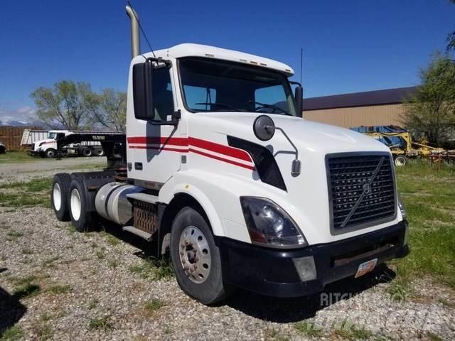 Volvo Semi Tractor Panel vanlar