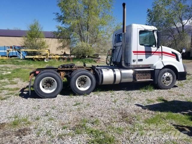 Volvo Semi Tractor Panel vanlar