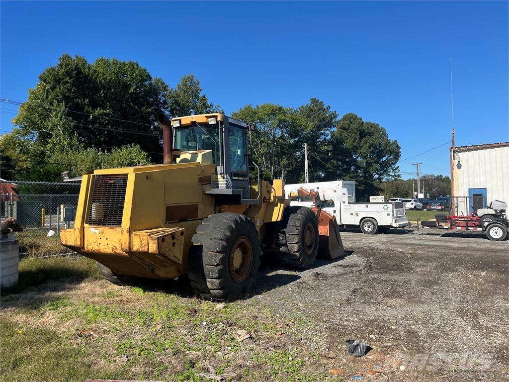 CASE 821C Tekerlekli yükleyiciler