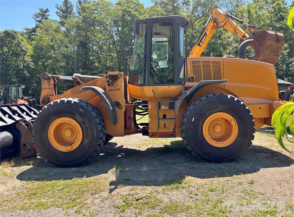 CASE 821F Tekerlekli yükleyiciler