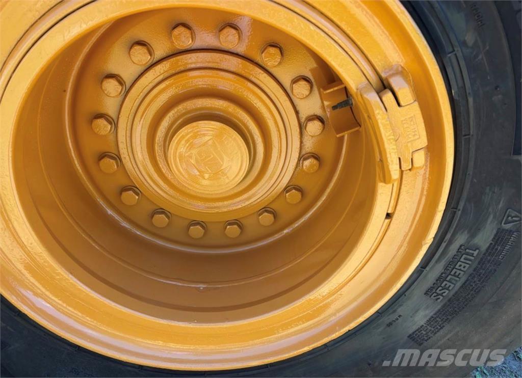 CASE 821F Tekerlekli yükleyiciler