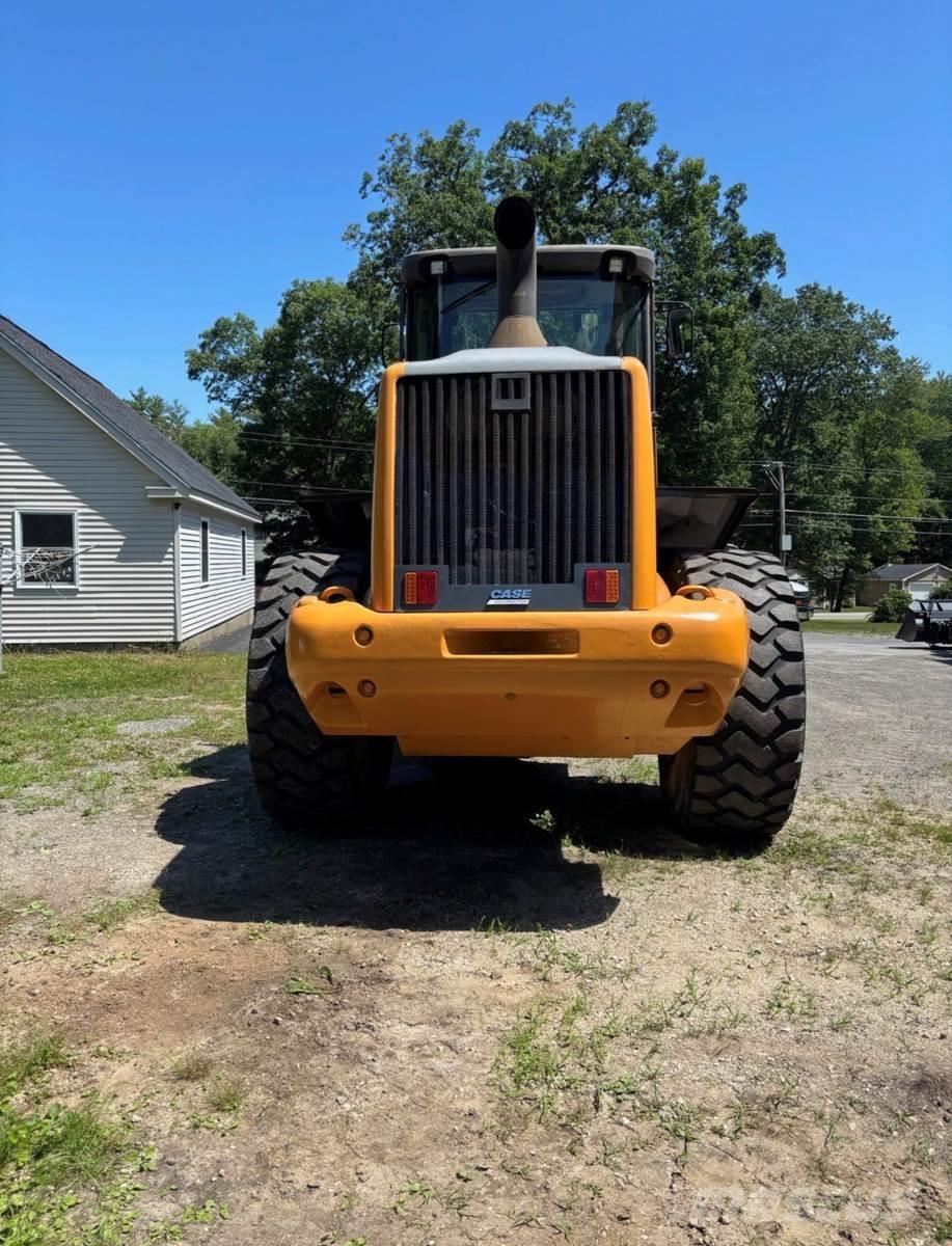 CASE 821F Tekerlekli yükleyiciler