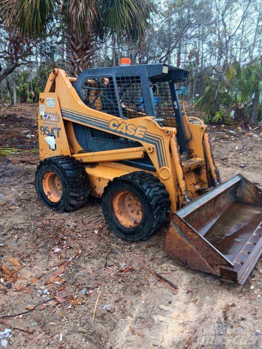 CASE 95XT Skid steer loderler